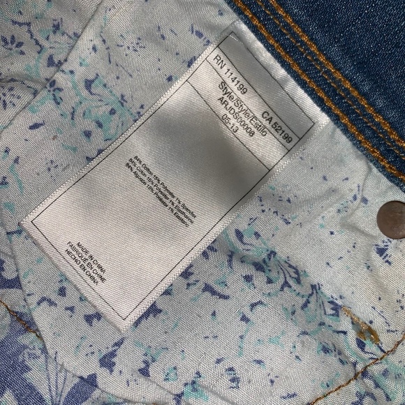 Roxy Light Denim Shorts with Embroidery Size 9 / 2 - Picture 4 of 5